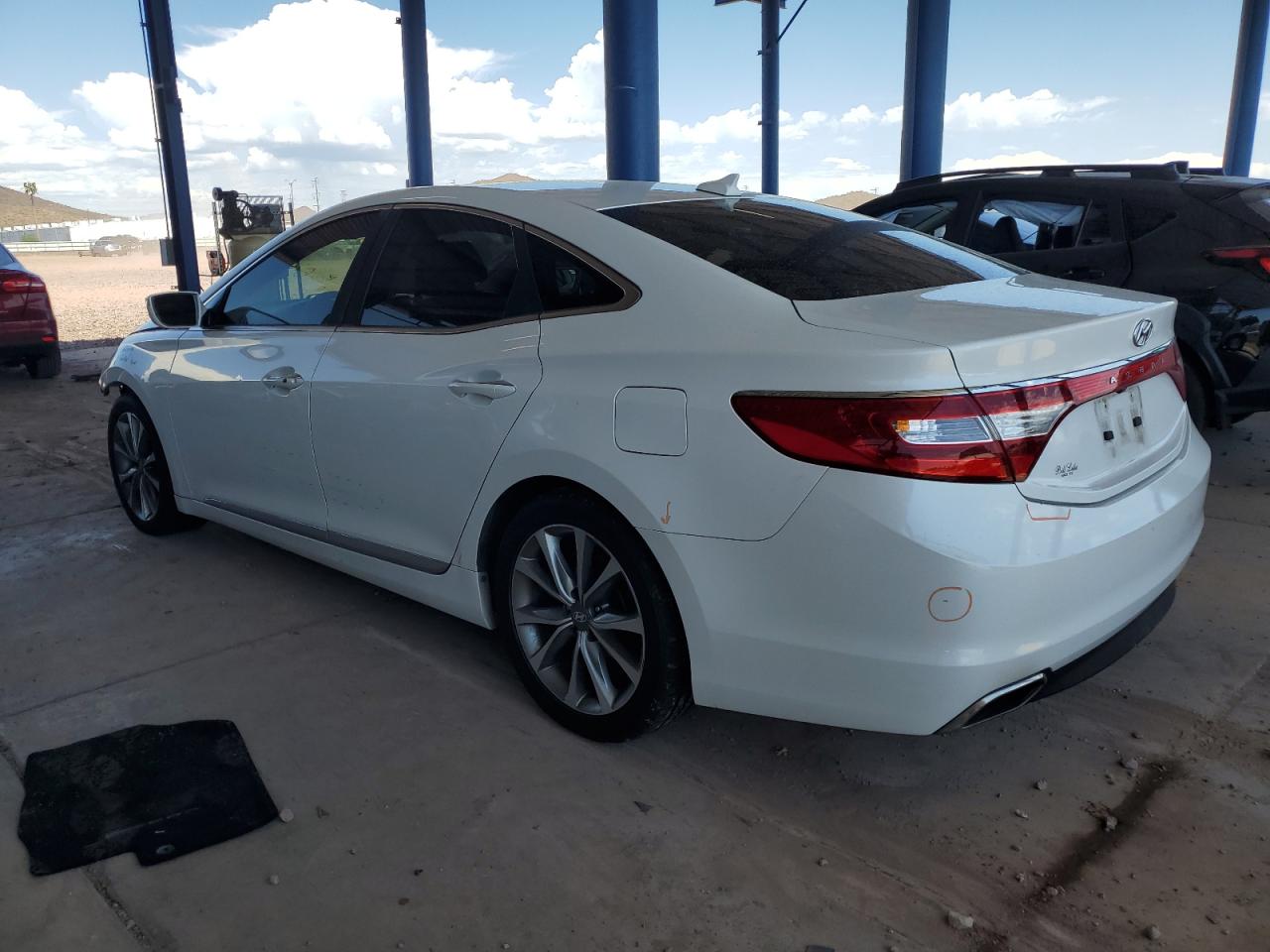 KMHFG4JG1HA590851 2017 HYUNDAI AZERA - Image 2