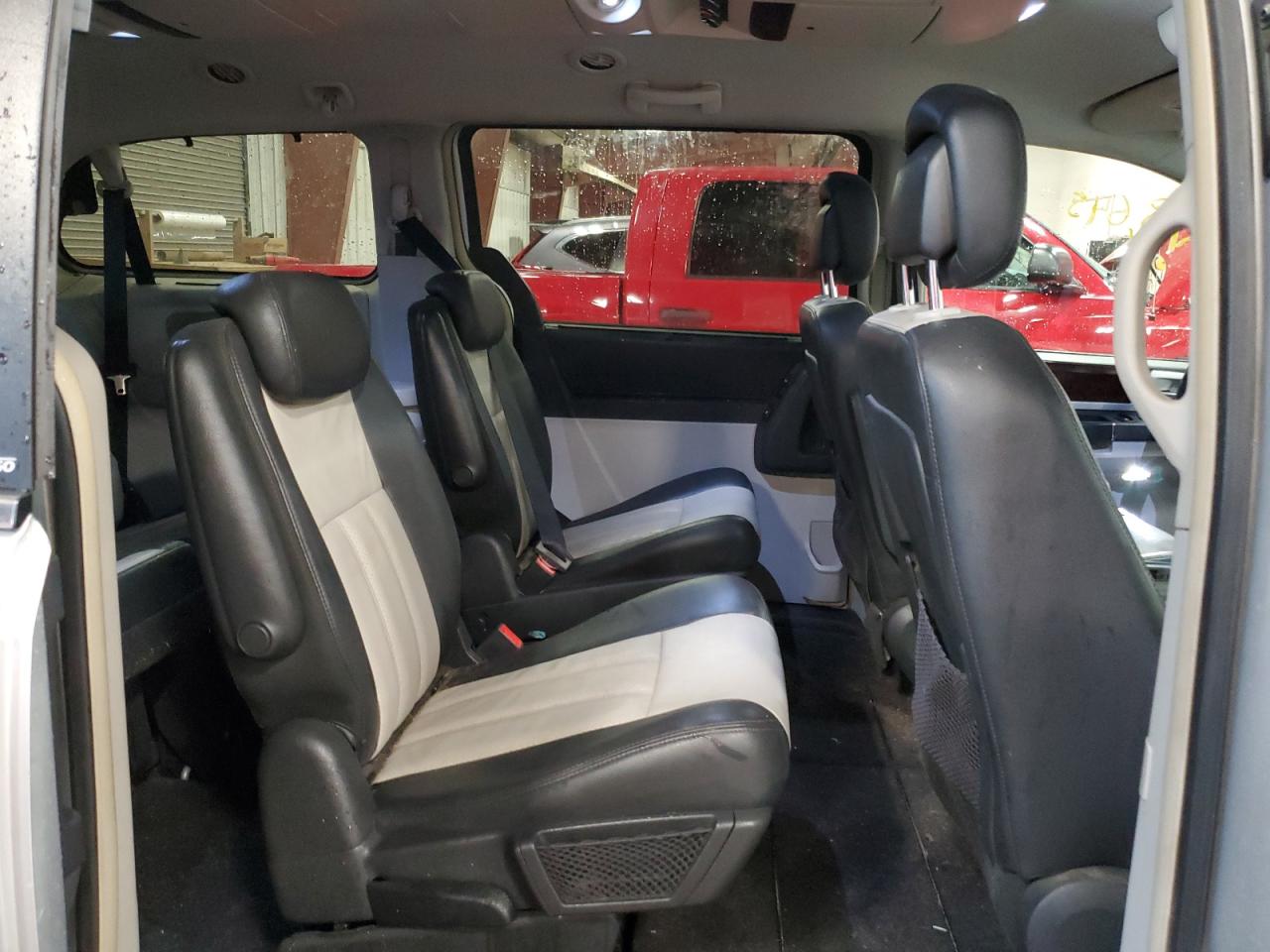 2010 Chrysler Town & Country Touring Plus VIN: 2A4RR8D15AR457273 Lot: 65913124