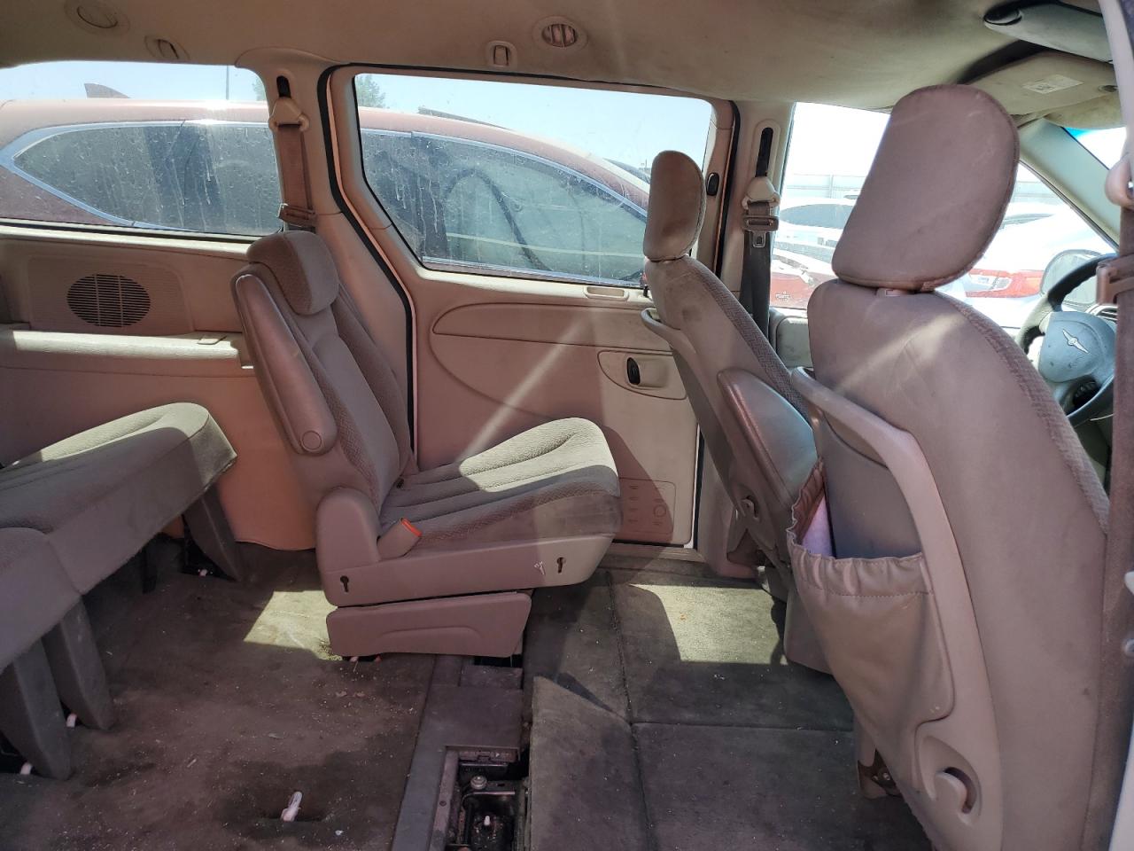 2005 Chrysler Town & Country Lx VIN: 2C4GP44R65R592253 Lot: 65427184