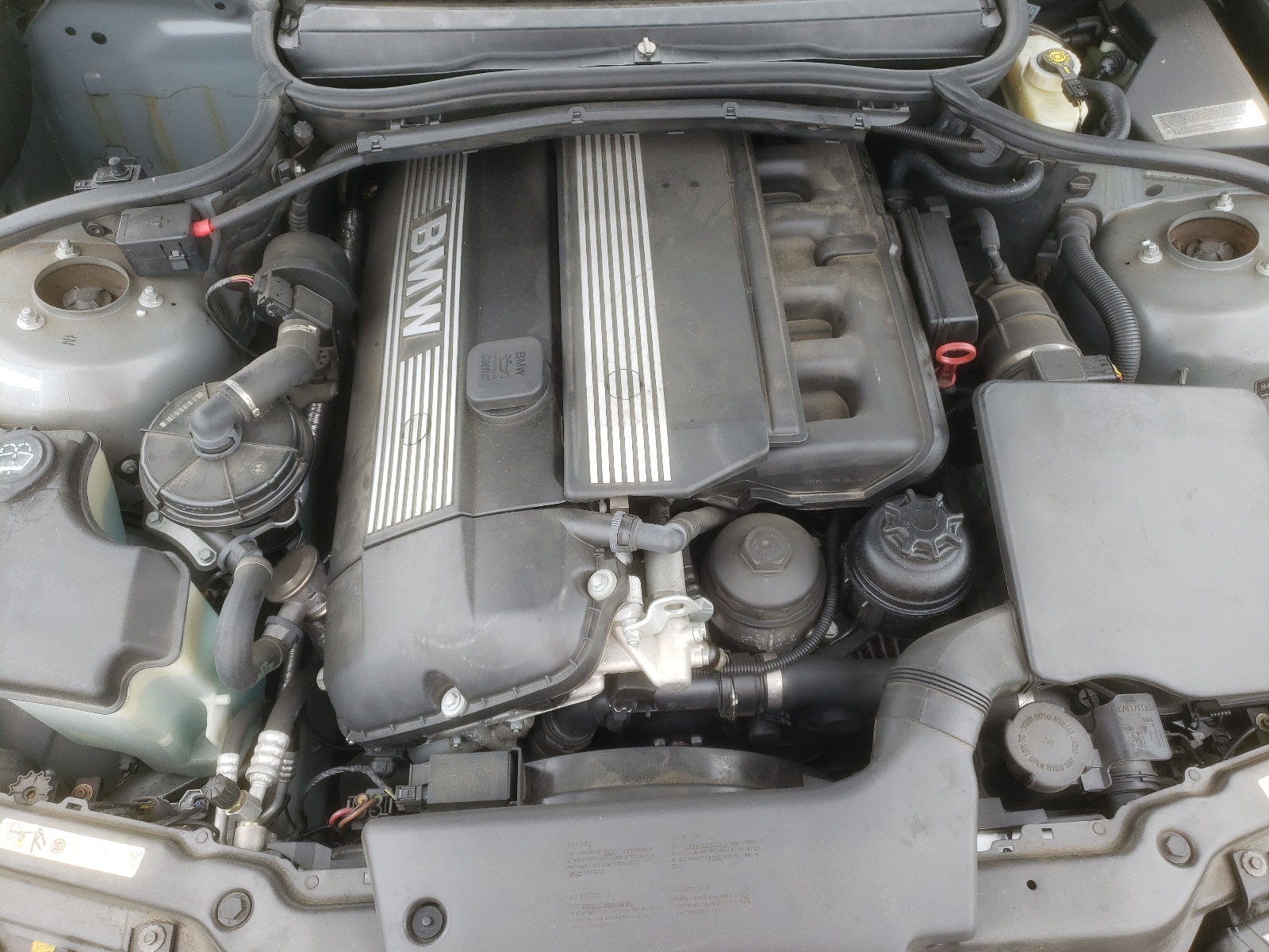 WBAEV33464PD01070 2004 BMW 325 I