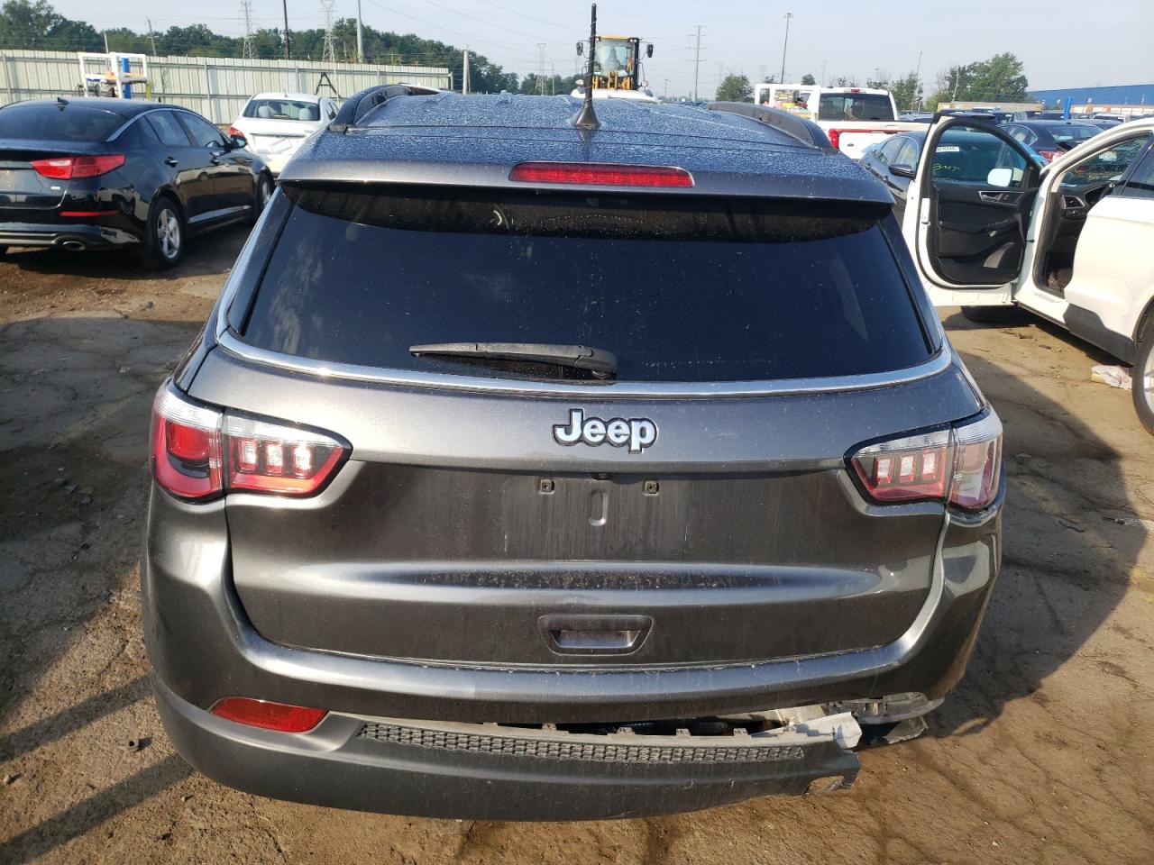 2018 Jeep Compass Latitude VIN: 3C4NJDBB2JT199419 Lot: 69017304