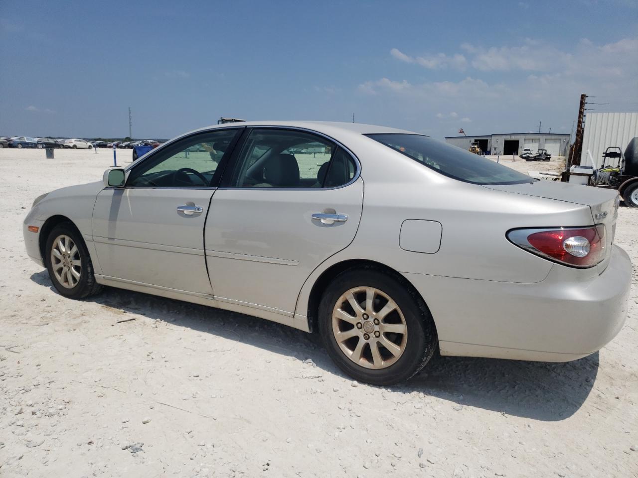 2003 Lexus ES - Image 2