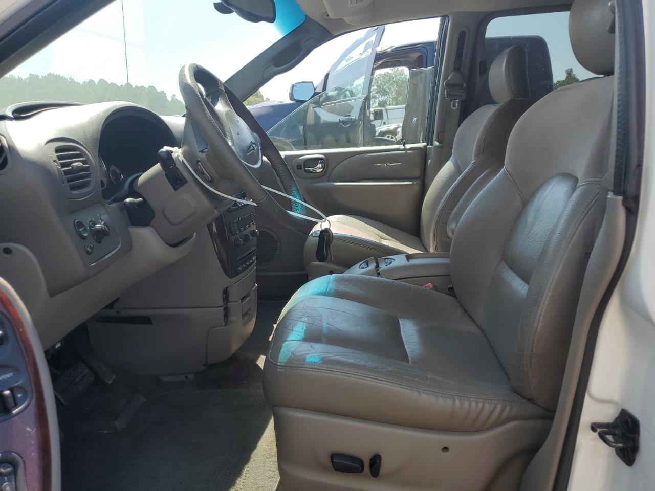 2002 Chrysler Town & Country Limited VIN: 2C8GP64L92R551438 Lot: 68943284