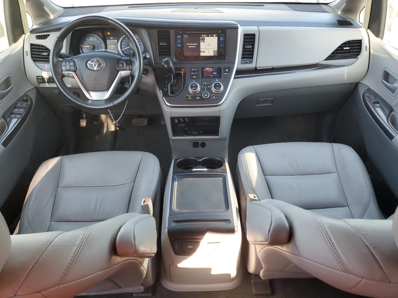 2017 Toyota Sienna - Image 8