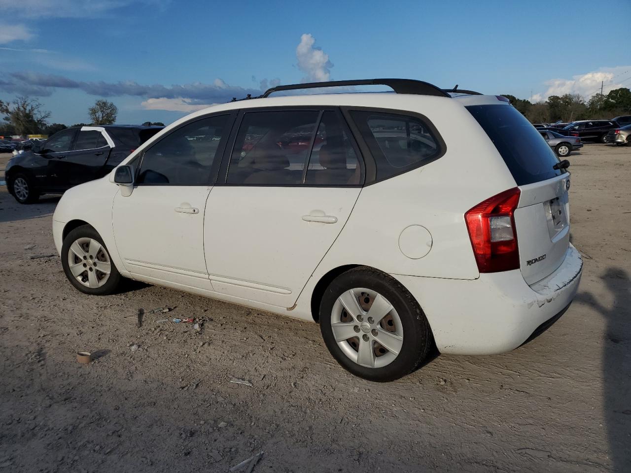 2009 Kia Rondo Base VIN: KNAFG528097237403 Lot: 67230404