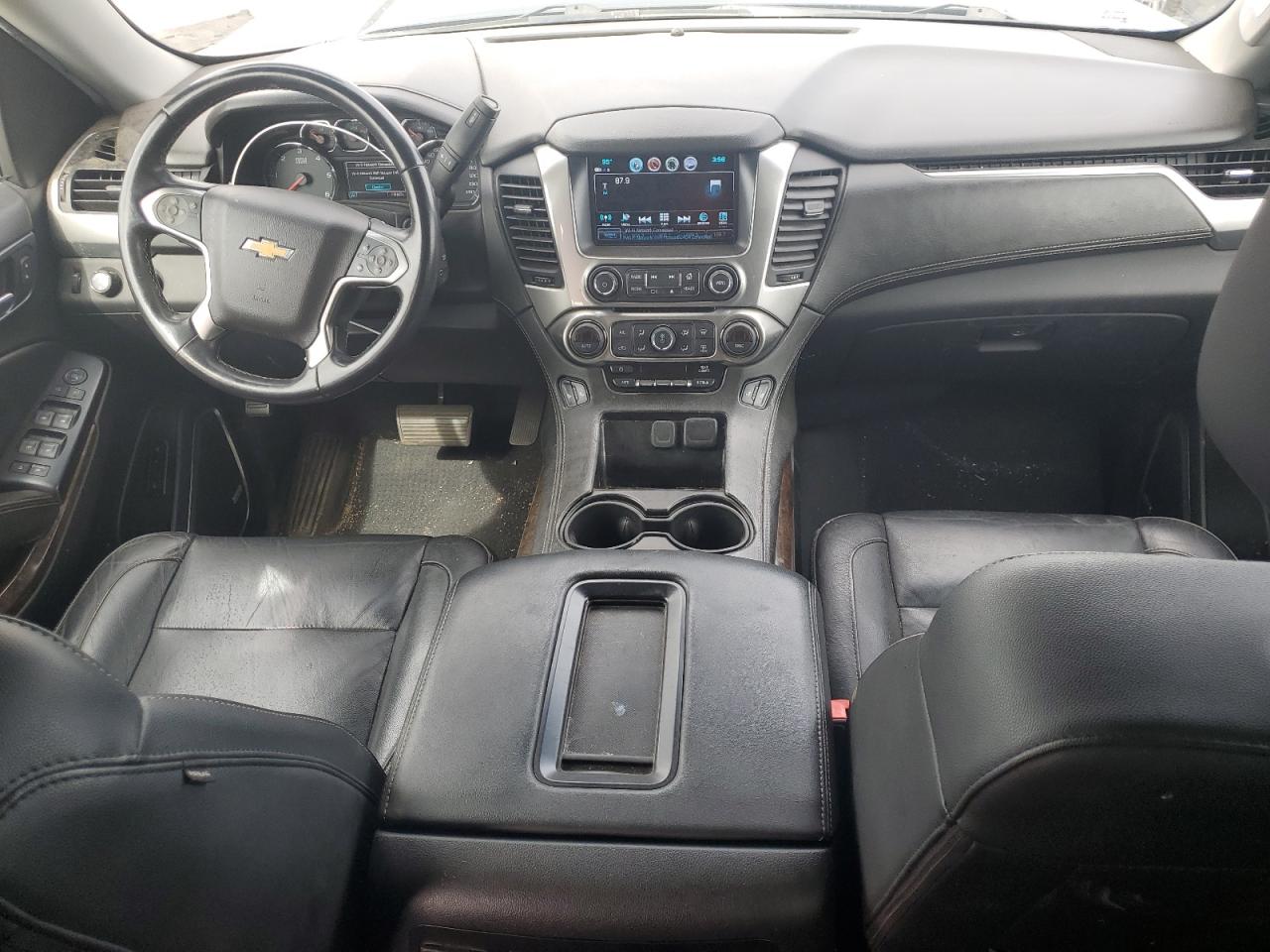 1GNSKHKC3KR331671 2019 Chevrolet Suburban K1500 Lt