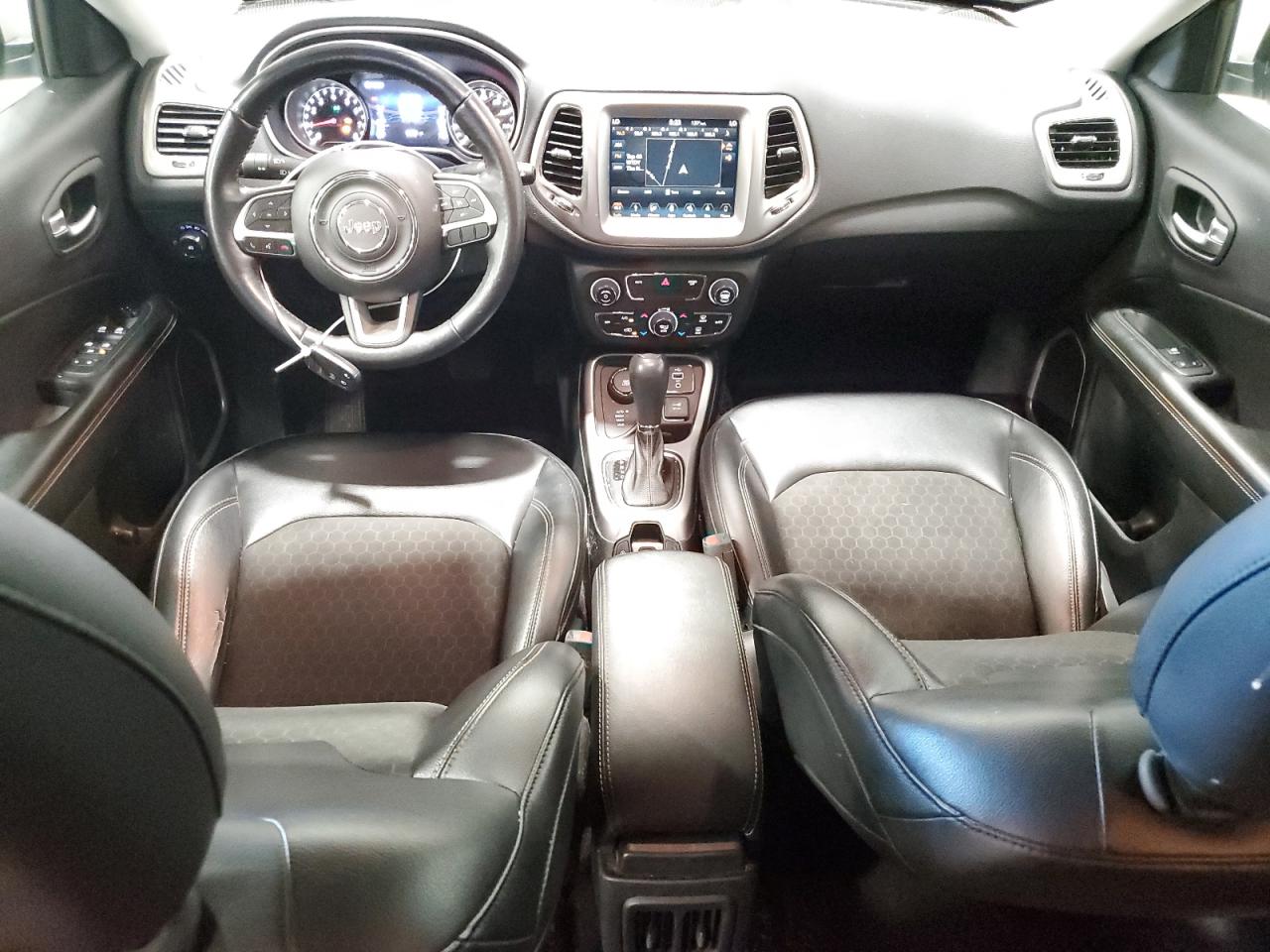 2018 Jeep Compass Latitude VIN: 3C4NJDBBXJT135886 Lot: 65837474