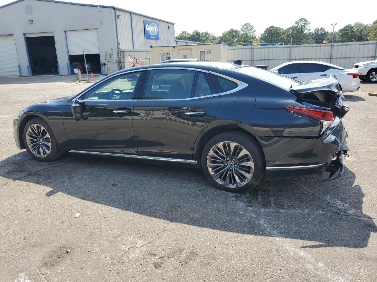 JTHB5LFF8J5004047 2018 LEXUS LS - Image 2