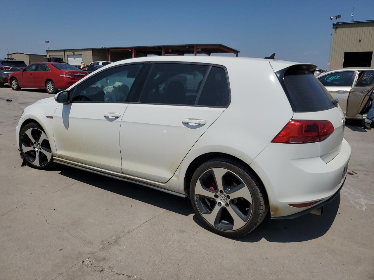 3VW5T7AU9GM024843 2016 VOLKSWAGEN GTI - Image 2