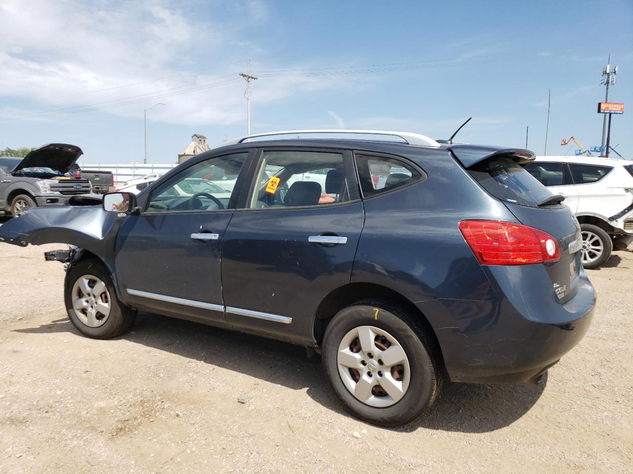 2015 Nissan Rogue - Image 2