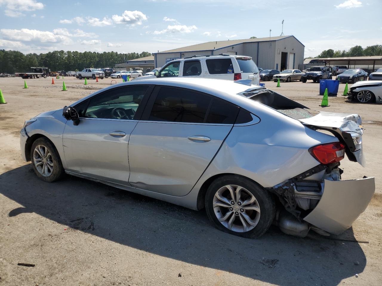2019 Chevrolet Cruze - Image 2