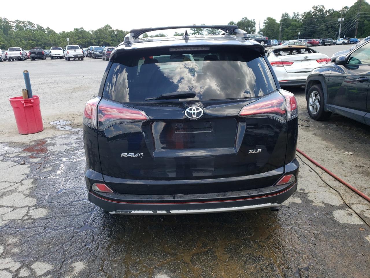 2T3WFREV6HW358793 2017 Toyota Rav4 Xle