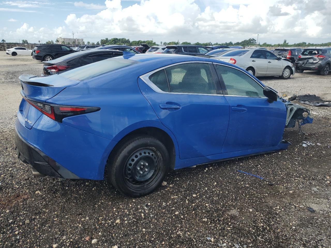 2022 Lexus IS - Image 3