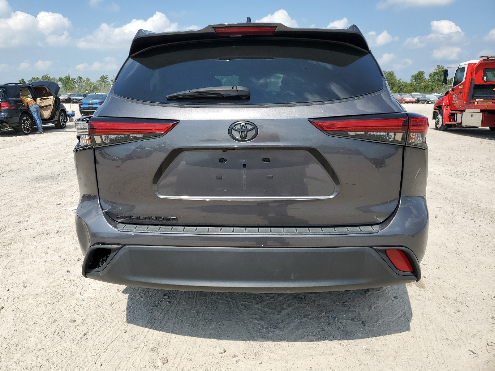 5TDCZRAH4NS126099 2022 Toyota Highlander L