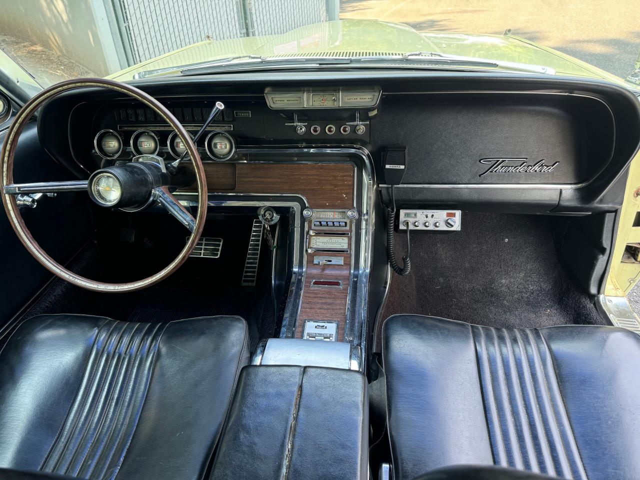 1964 Ford T-Bird VIN: 4Y87Z179924 Lot: 66981084