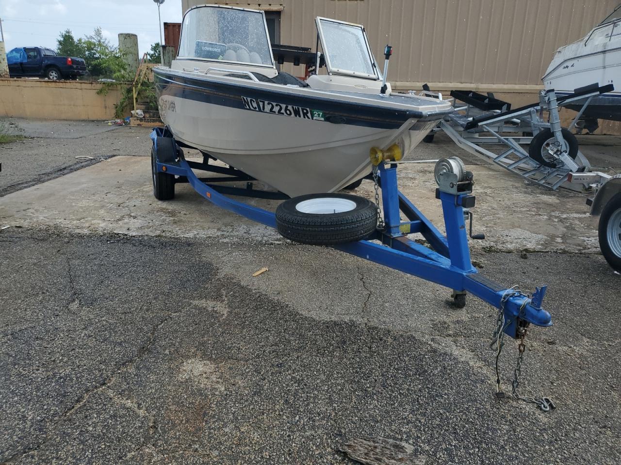 2001 Crestliner Savannah for Sale in Gaston, SC - Rear End