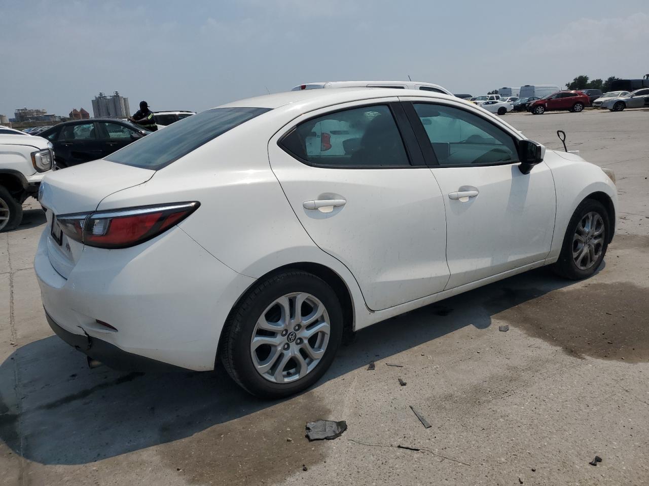 2017 Toyota Yaris - Image 3