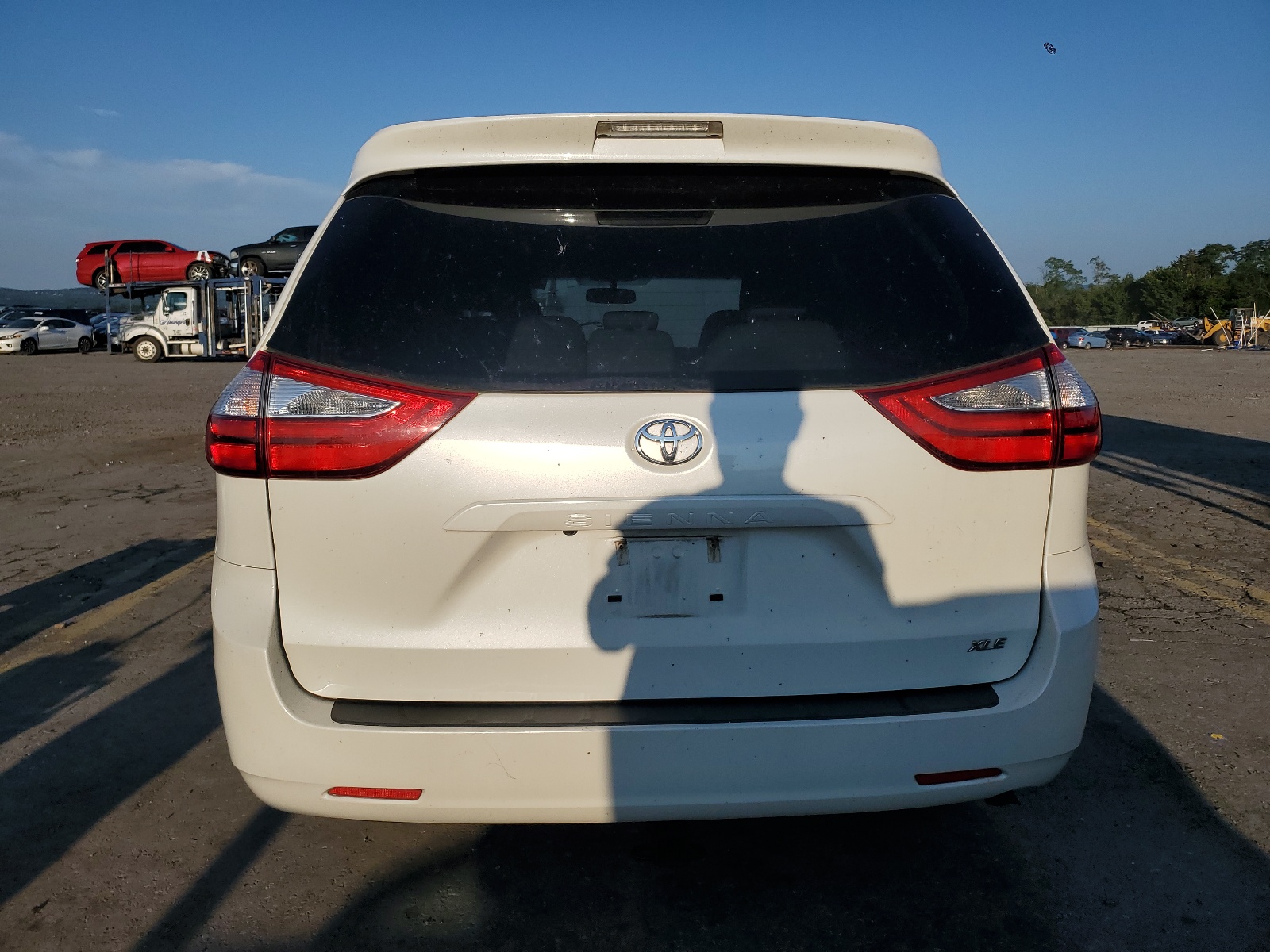 5TDYZ3DC2HS863857 2017 Toyota Sienna Xle