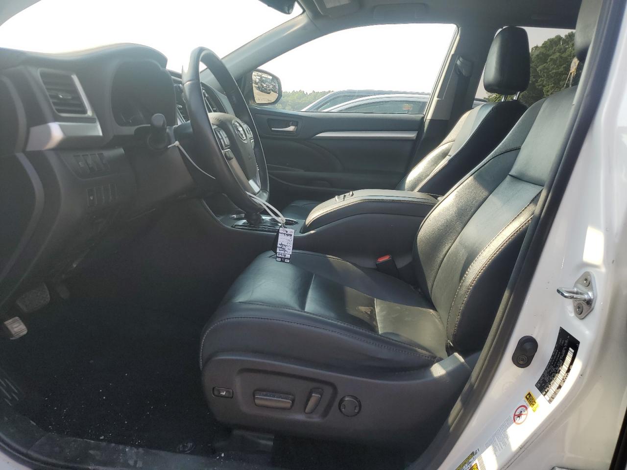 2019 Toyota Highlander Se VIN: 5TDJZRFH3KS746101 Lot: 64141604