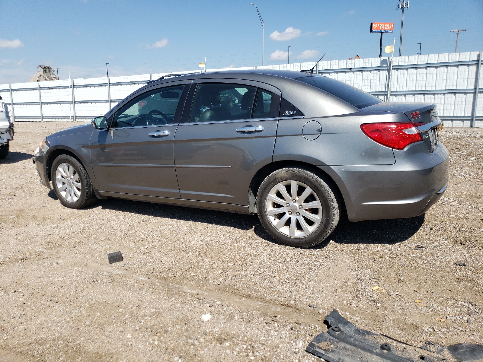 2013 Chrysler 200 Limited vin: 1C3CCBCG3DN586649