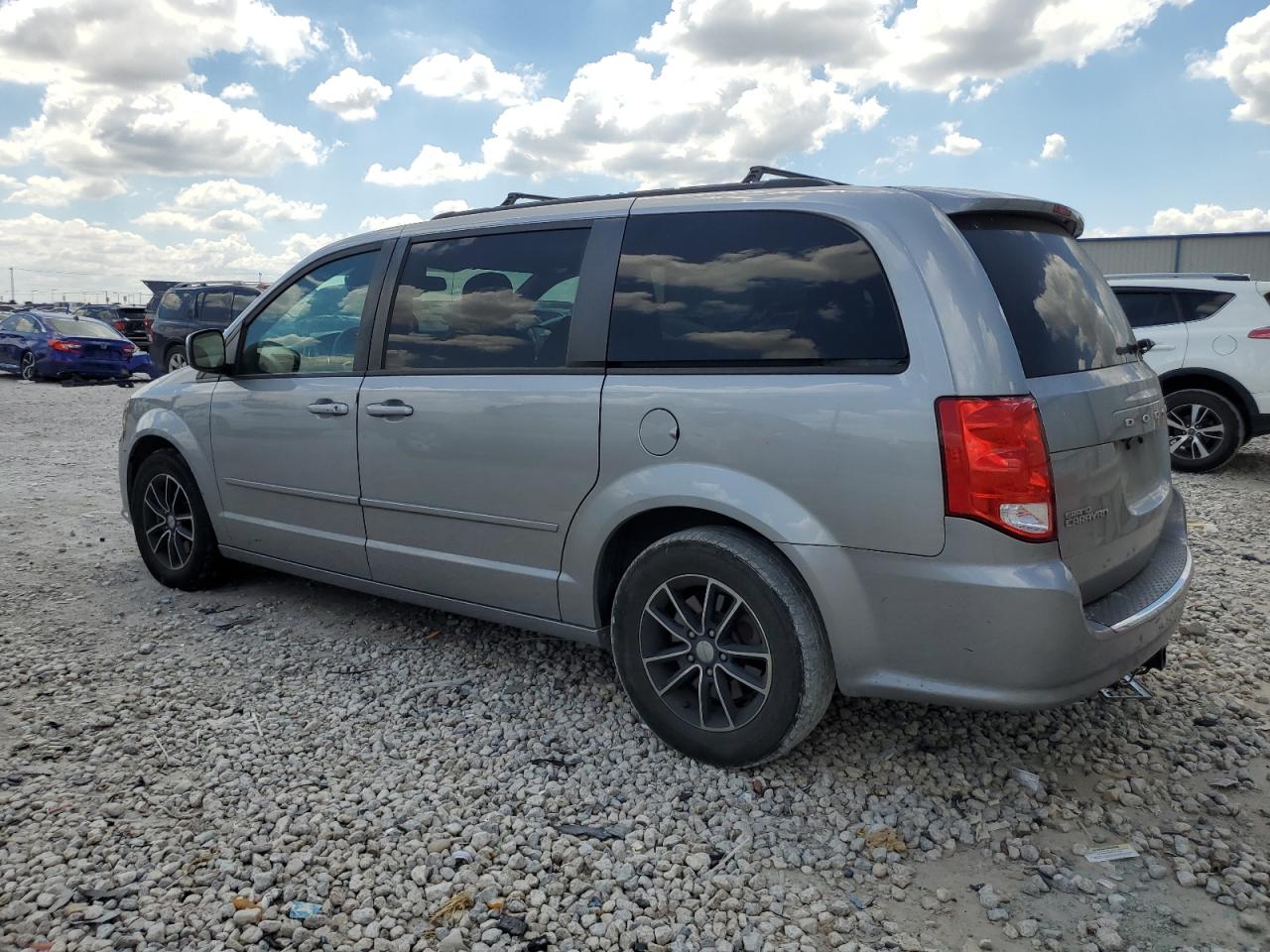 2017 Dodge Caravan - Image 2