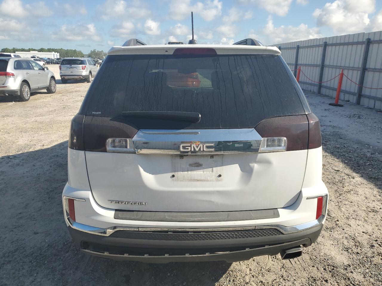 2GKFLPE38G6250976 2016 GMC Terrain Slt