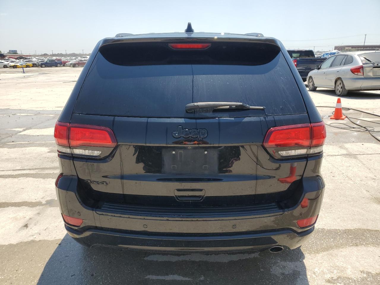 1C4RJFAG0JC137507 2018 Jeep Grand Cherokee Laredo