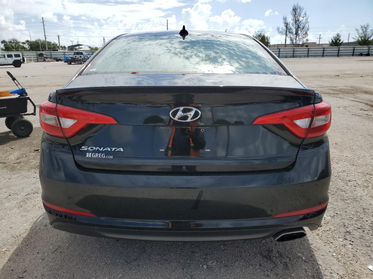 2015 Hyundai Sonata Se VIN: 5NPE24AF7FH242564 Lot: 68802054