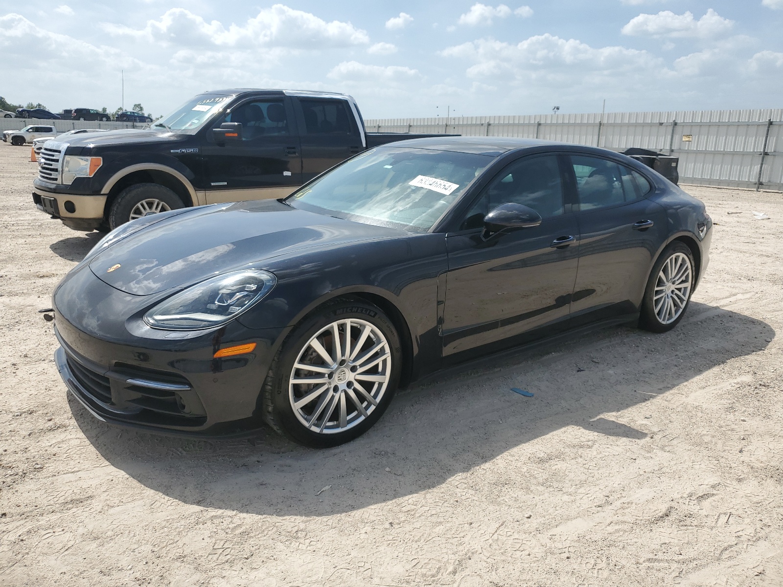 2018 Porsche Panamera 4 vin: WP0AA2A75JL114696