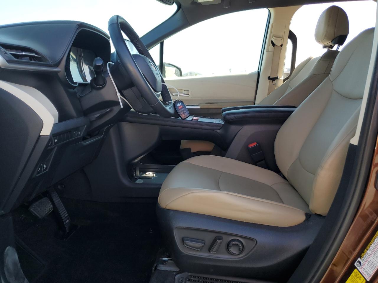 2021 Toyota Sienna Xle VIN: 5TDYRKEC2MS070772 Lot: 68739654