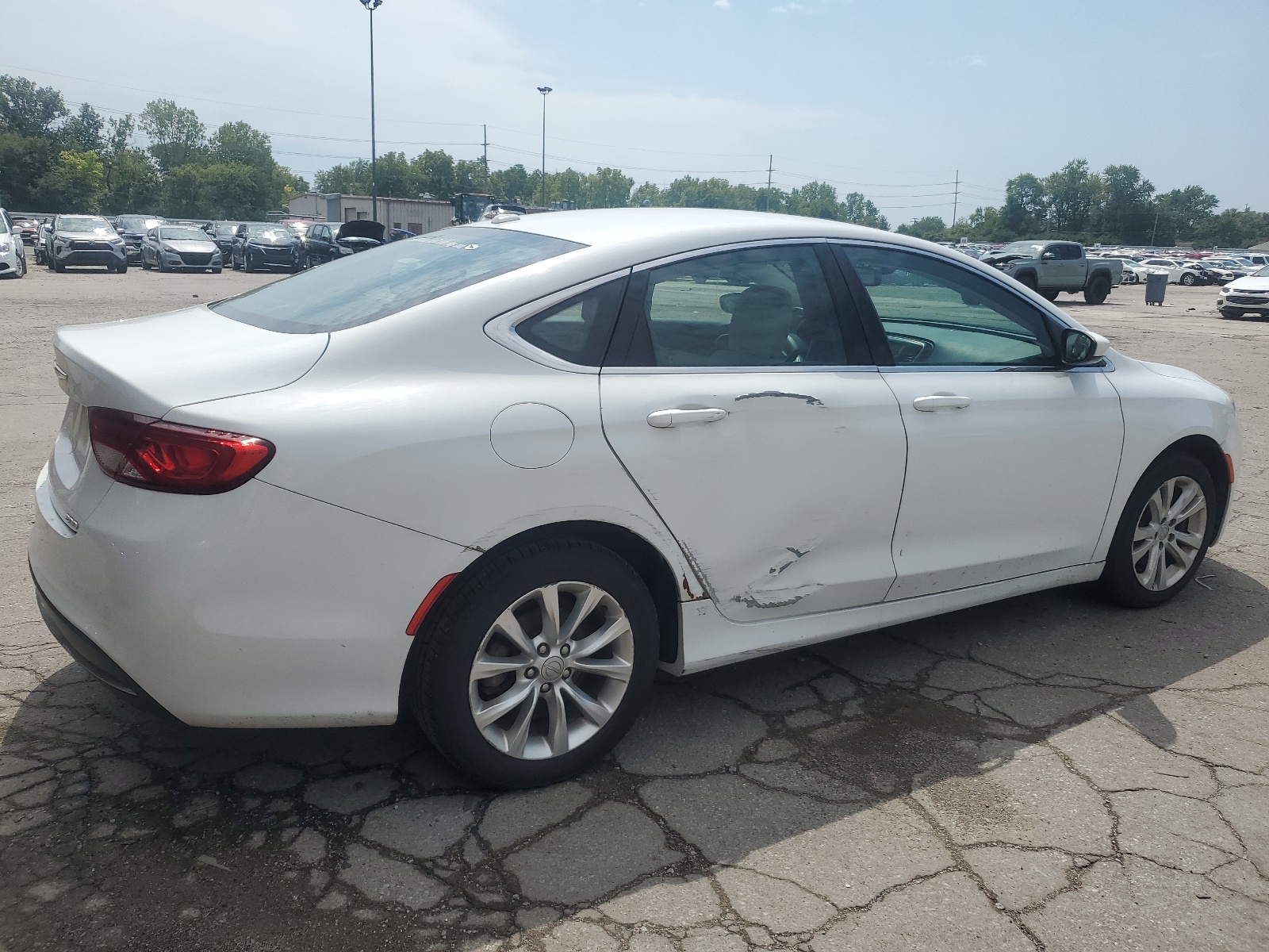 2016 Chrysler 200 Limited vin: 1C3CCCAB4GN136171