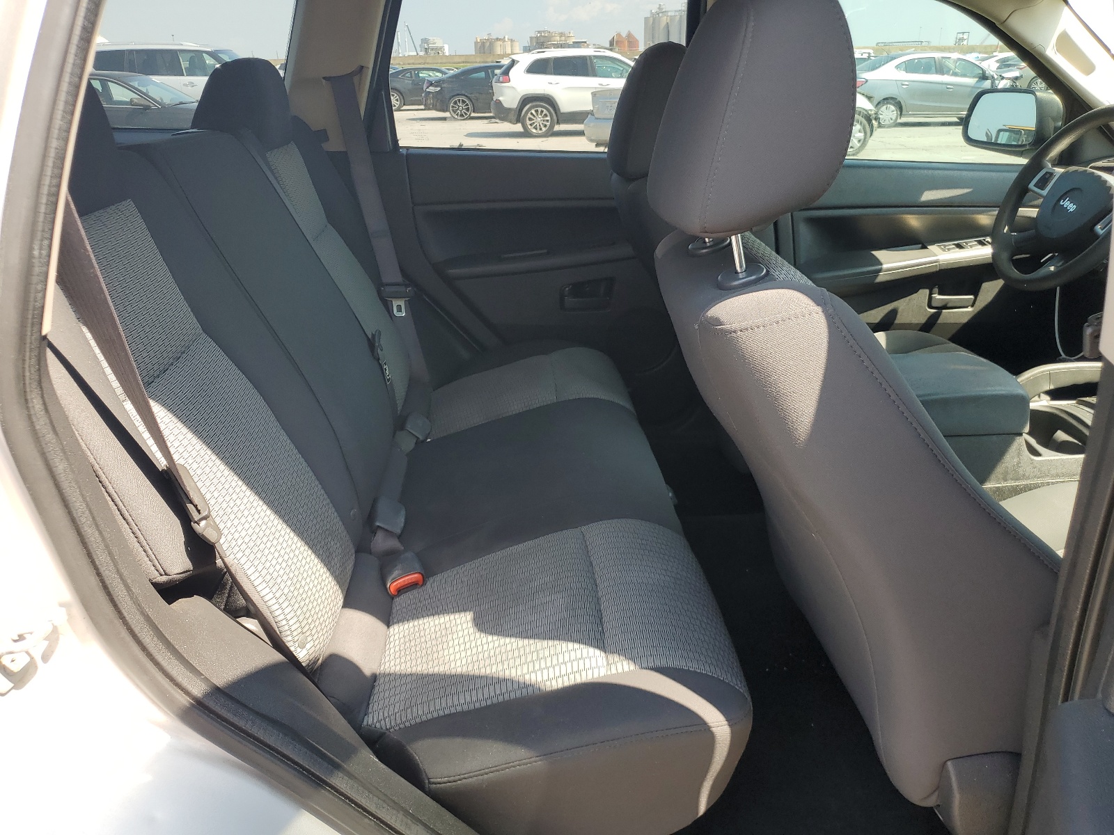 1J8GS48K68C109393 2008 Jeep Grand Cherokee Laredo