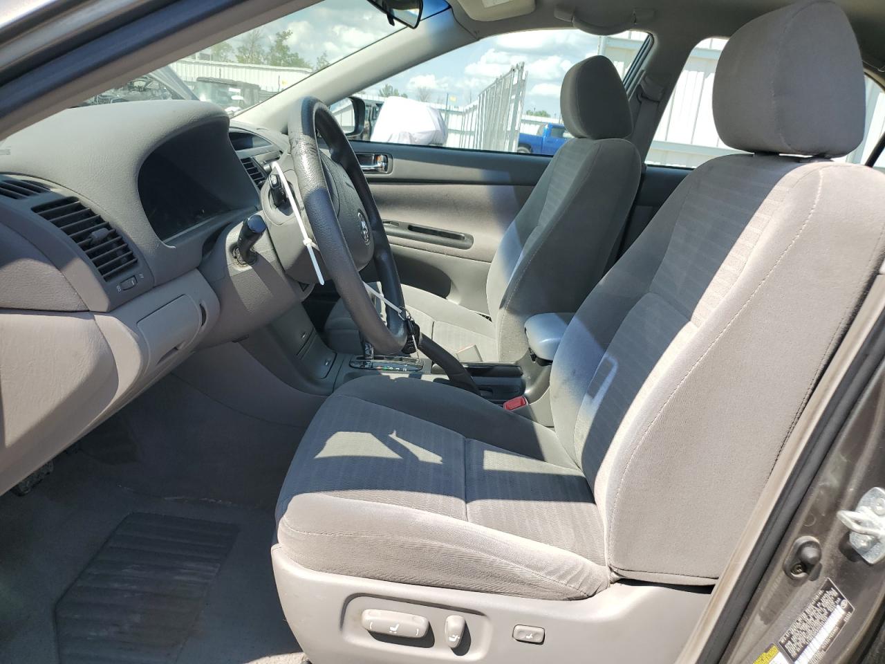 2005 Toyota Camry Le VIN: 4T1BE32K95U555129 Lot: 65896194