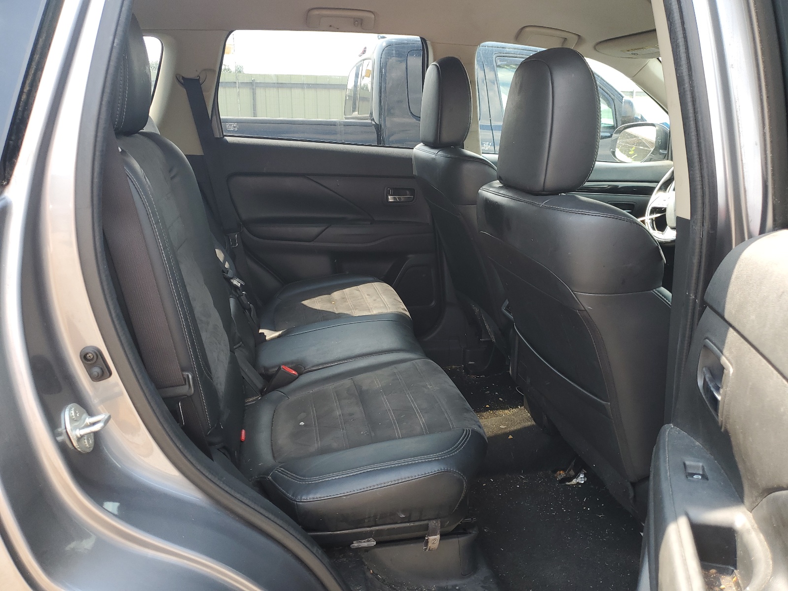 JA4AD3A3XKZ043756 2019 Mitsubishi Outlander Se