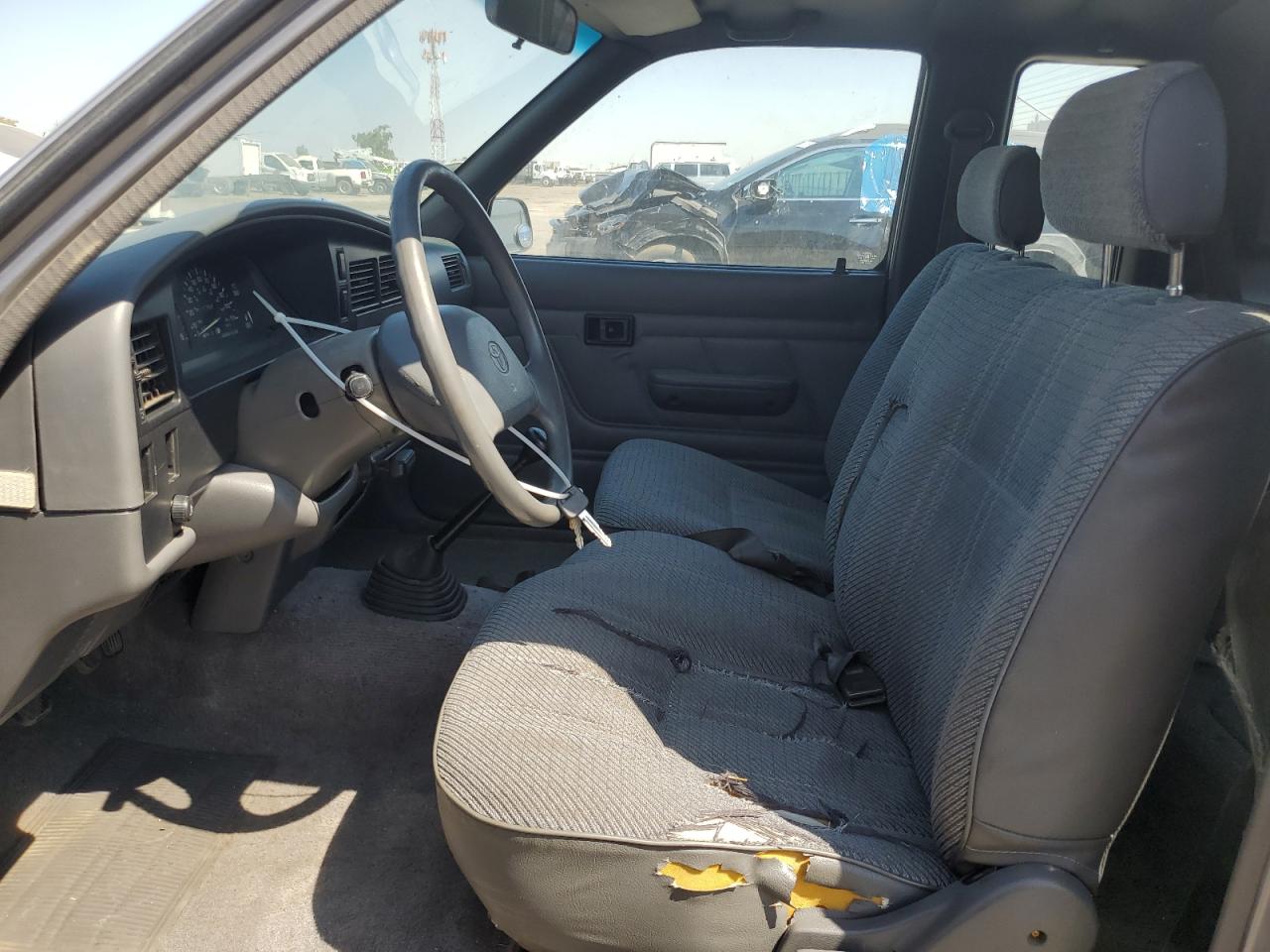 1995 Toyota Pickup 1/2 Ton Extra Long Wheelbase Dx VIN: 4TARN93P0SZ321701 Lot: 66819604