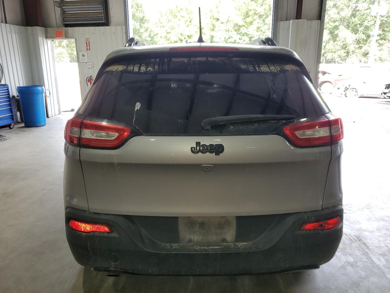 1C4PJLCB2JD551809 2018 Jeep Cherokee Latitude