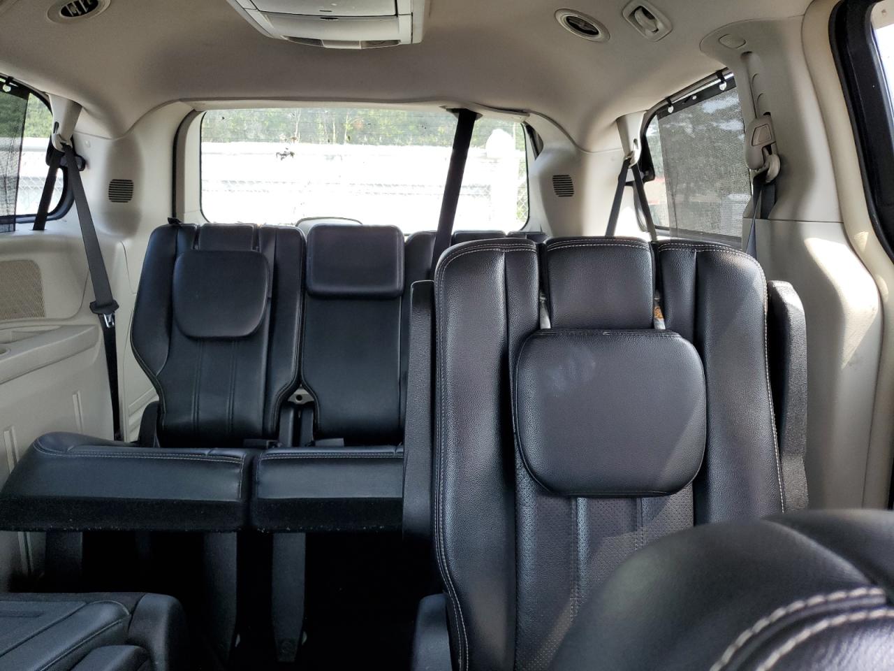 2011 Chrysler Town & Country Touring L VIN: 2A4RR8DG8BR607401 Lot: 65708024