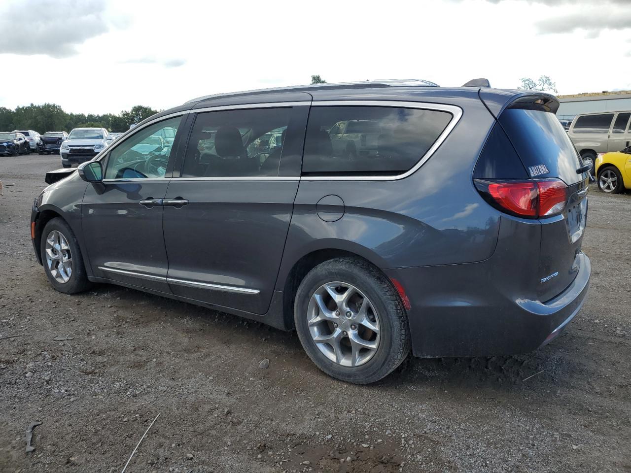 2018 Chrysler Pacifica - Image 2