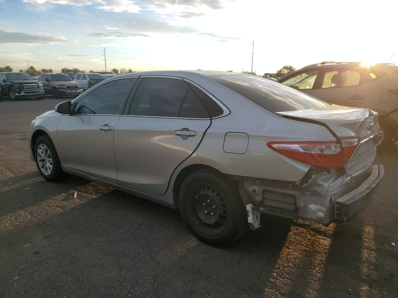 4T1BF1FK2FU012315 2015 TOYOTA CAMRY - Image 2