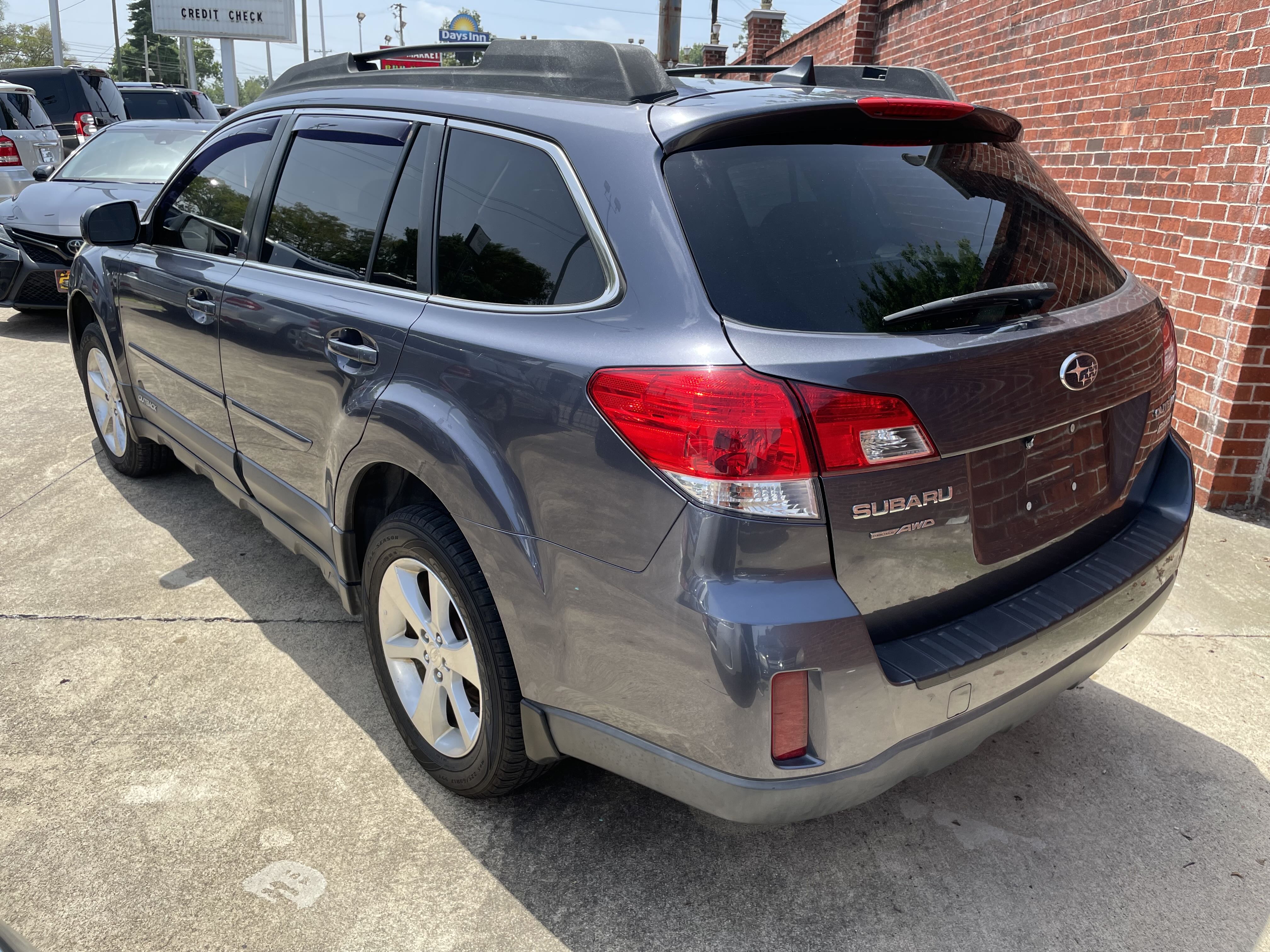 2014 Subaru Outback 2.5I Limited vin: 4S4BRBLC3E3213008