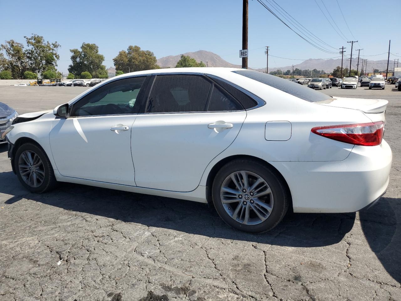 4T1BF1FK7GU116655 2016 TOYOTA CAMRY - Image 2