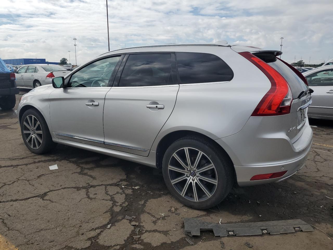 YV449MRU4H2115296 2017 VOLVO XC60 - Image 2