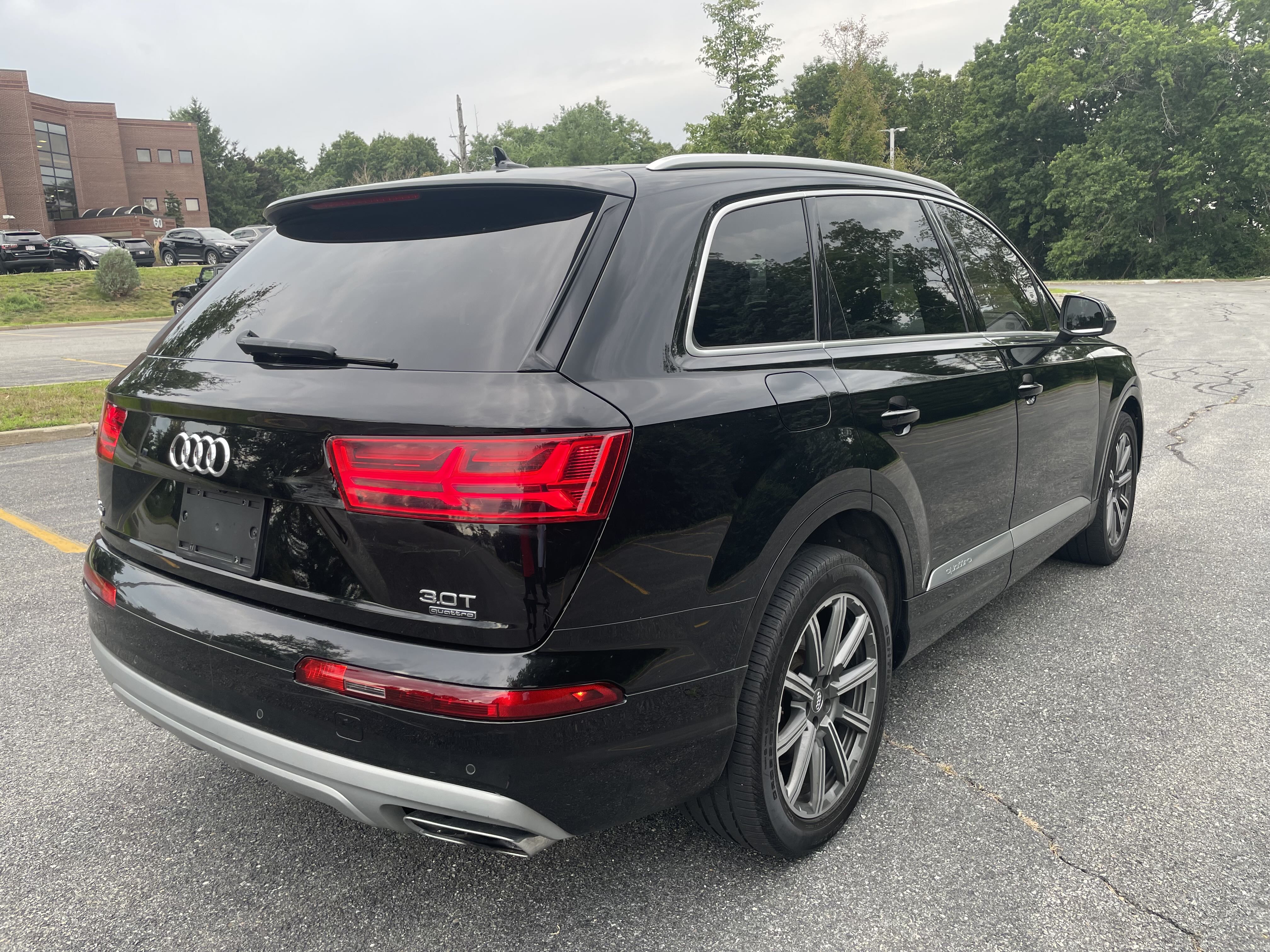 2017 Audi Q7 Premium Plus vin: WA1LAAF72HD031138