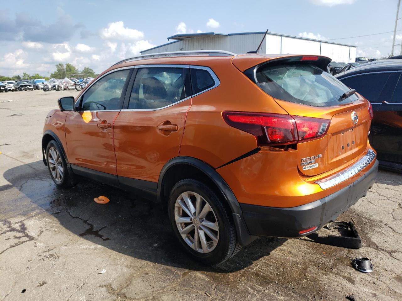 JN1BJ1CR2HW110209 2017 NISSAN ROGUE - Image 2