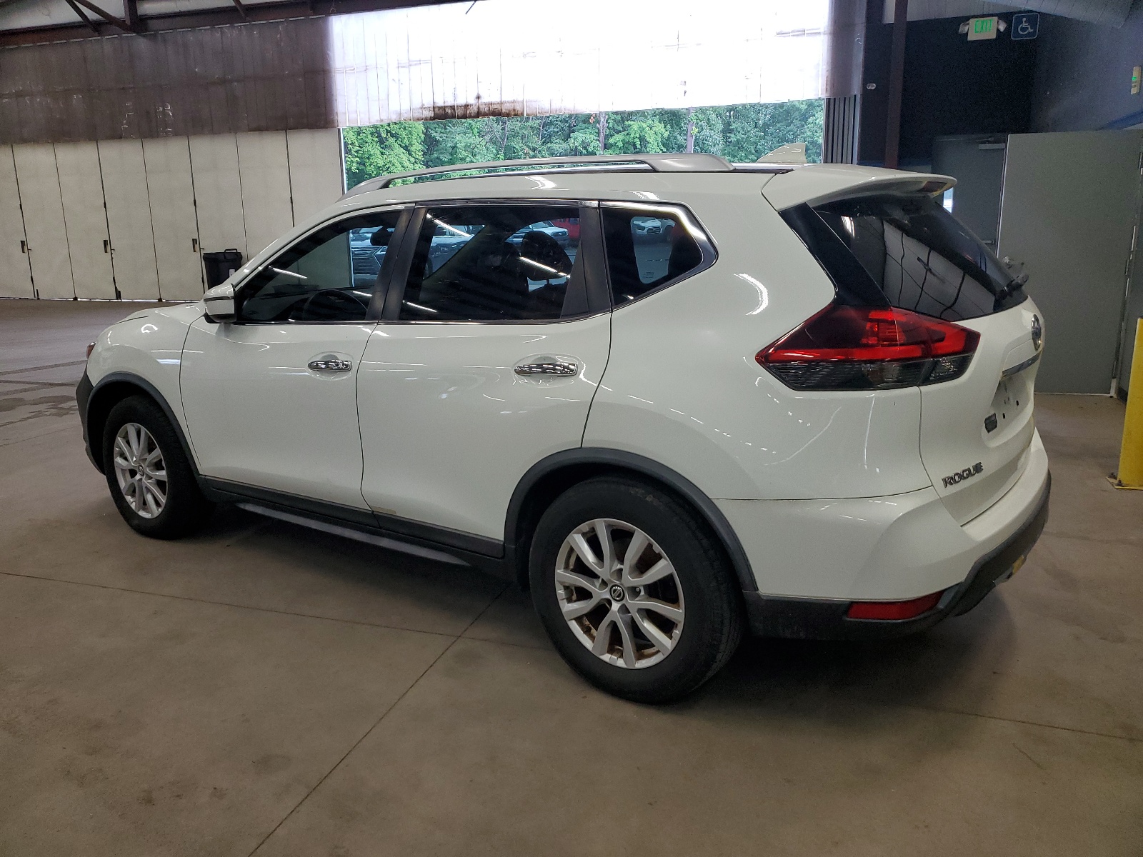 2018 Nissan Rogue S vin: KNMAT2MT9JP523067