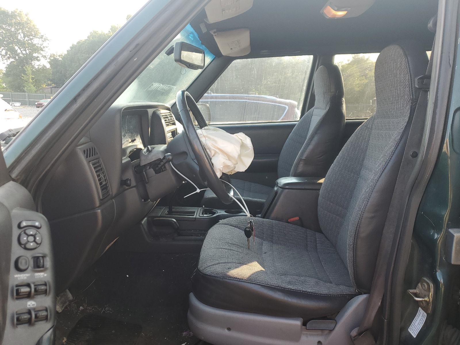 1J4FF48S81L630526 2001 Jeep Cherokee Sport