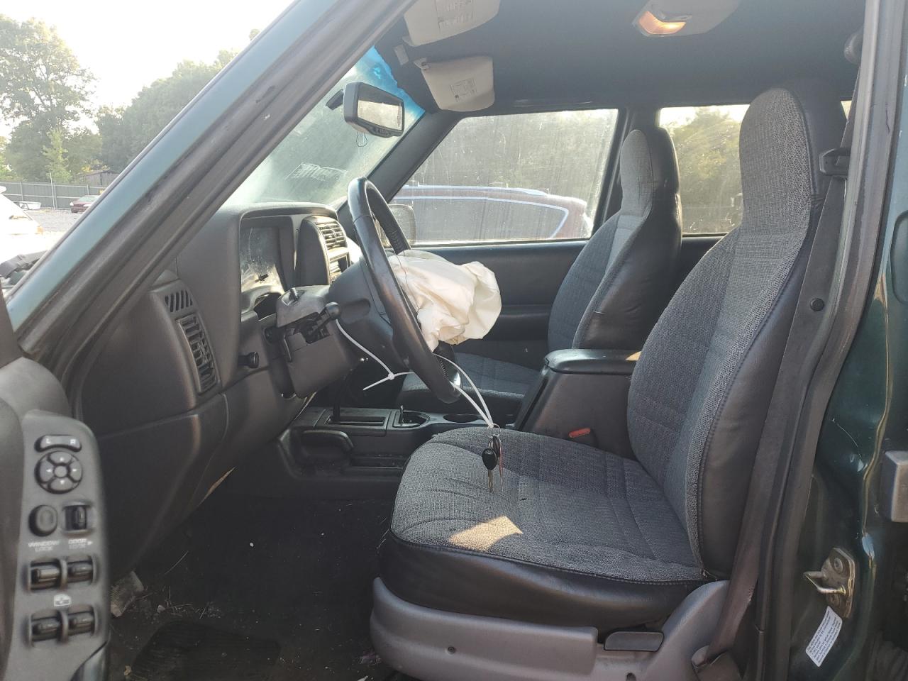 2001 Jeep Cherokee Sport VIN: 1J4FF48S81L630526 Lot: 65993594