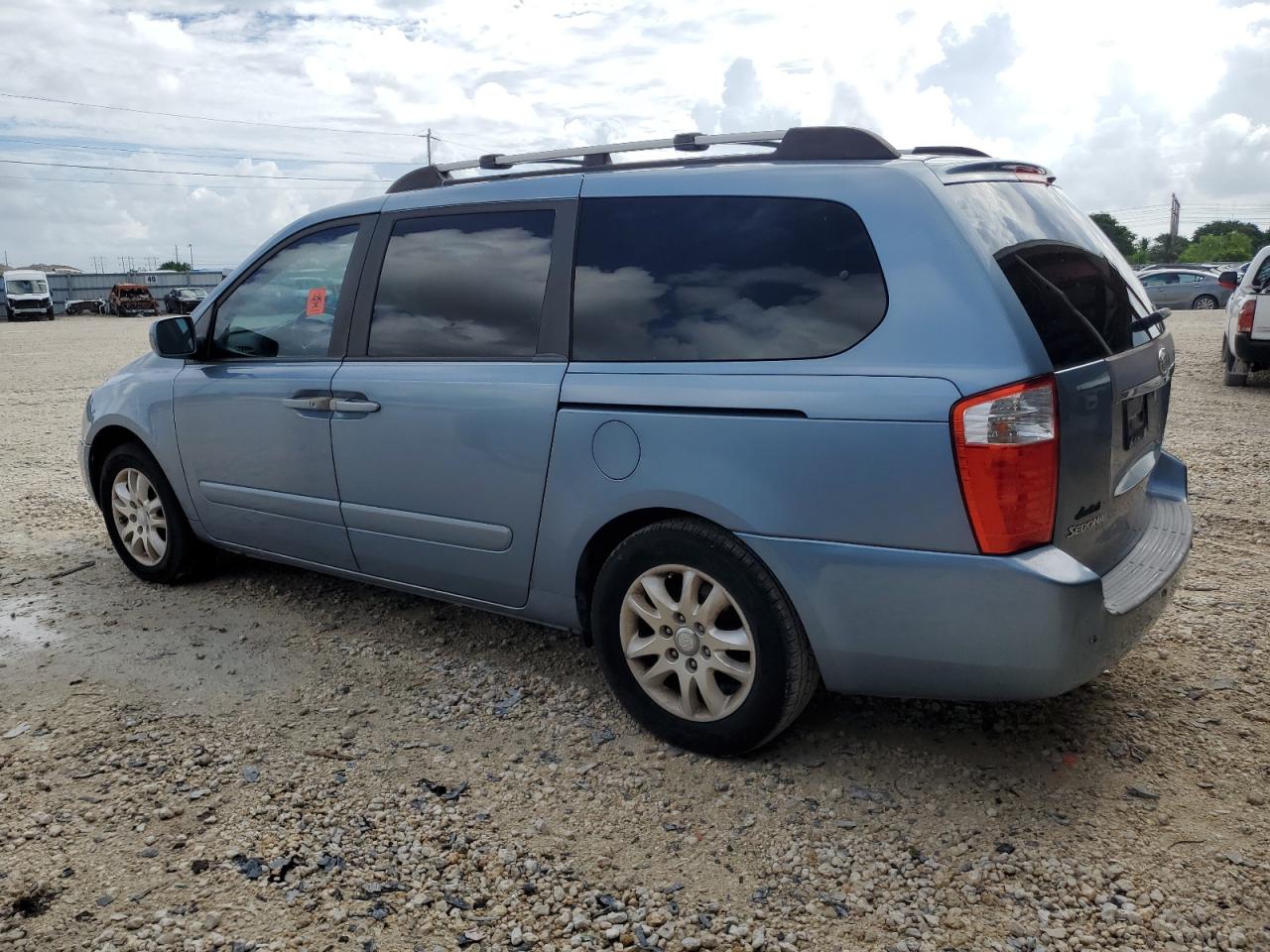 2007 Kia Sedona - Image 2