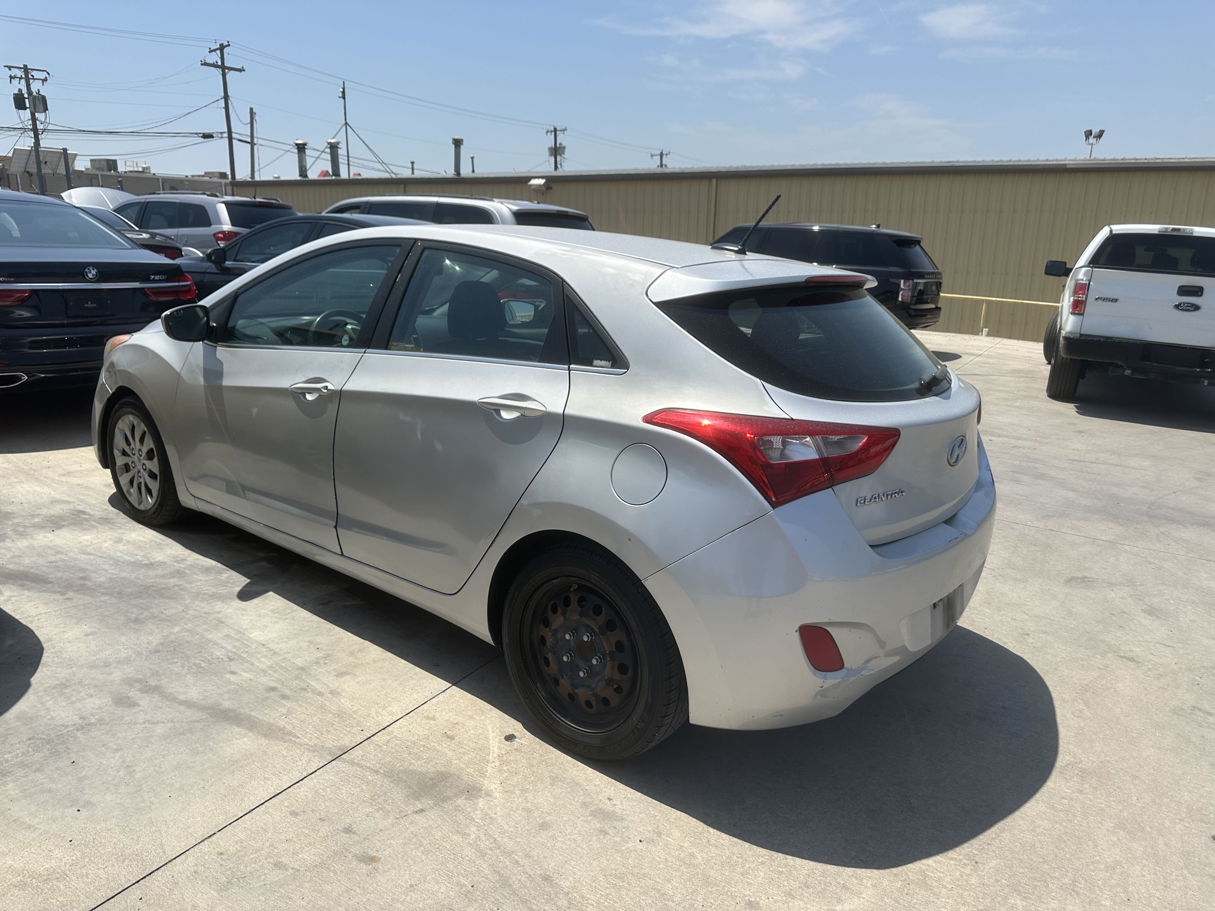 2017 Hyundai Elantra Gt vin: KMHD35LH0HU375426