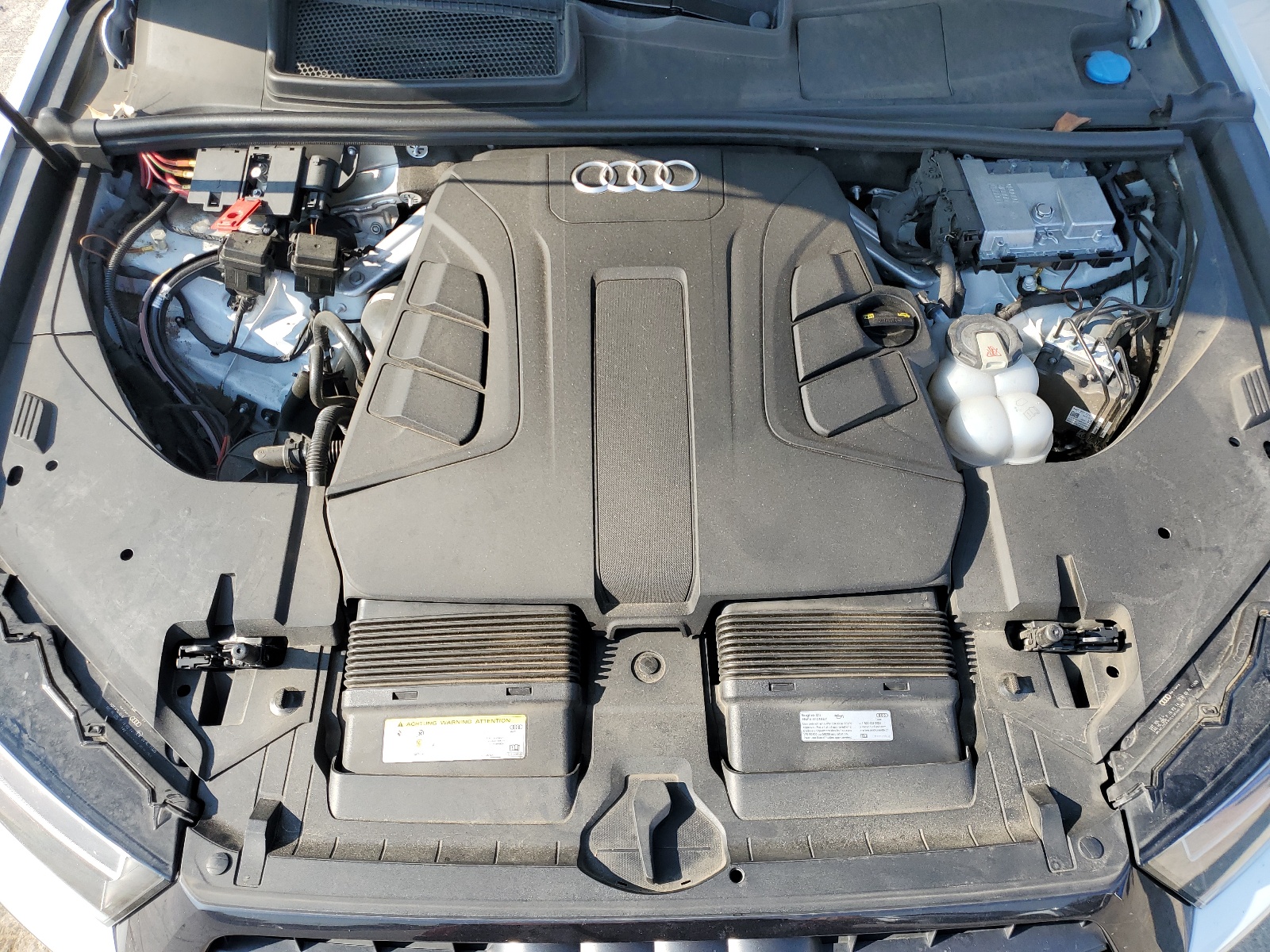 WA1LAAF70KD048379 2019 Audi Q7 Premium Plus